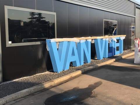 Fase 18 van de renovatie van Van Vliet Caravans in Wateringen