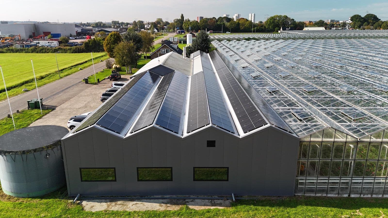 Na de renovatie: bedrijfspand Gerberakwekerij Bakkeren in Zevenhuizen