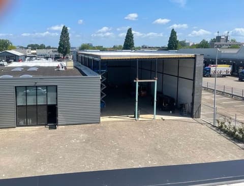 Voor de renovatie: bedrijfspand Scuderia Ferrari