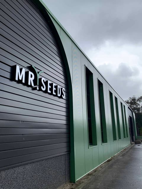Fase 10 van de renovatie van bedrijfsruimte Mr. Seeds in Bleiswijk