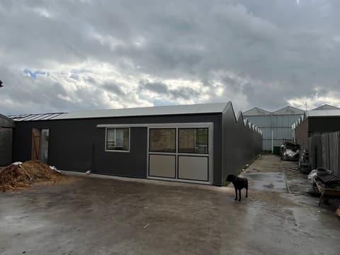 Na de renovatie: kasschuur Indoor Moestuintjes