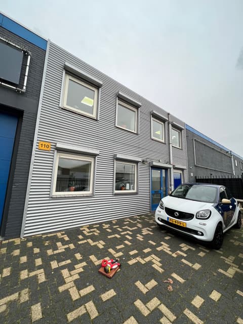 Fase 28 van de renovatie van bedrijfspand AJ Tec in Berkel en Rodenrijs