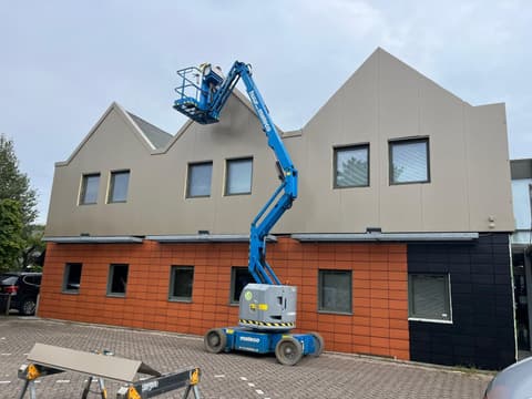Fase 18 van de renovatie van bedrijfspand van der Linde Interieur in Bleiswijk