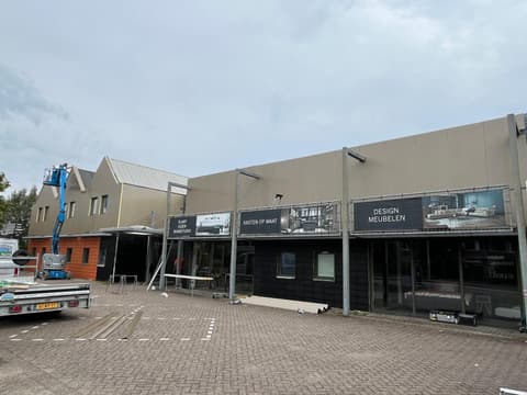 Fase 19 van de renovatie van bedrijfspand van der Linde Interieur in Bleiswijk