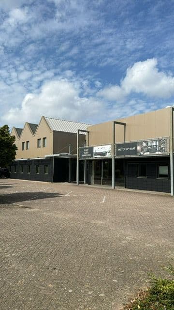 Fase 20 van de renovatie van bedrijfspand van der Linde Interieur in Bleiswijk