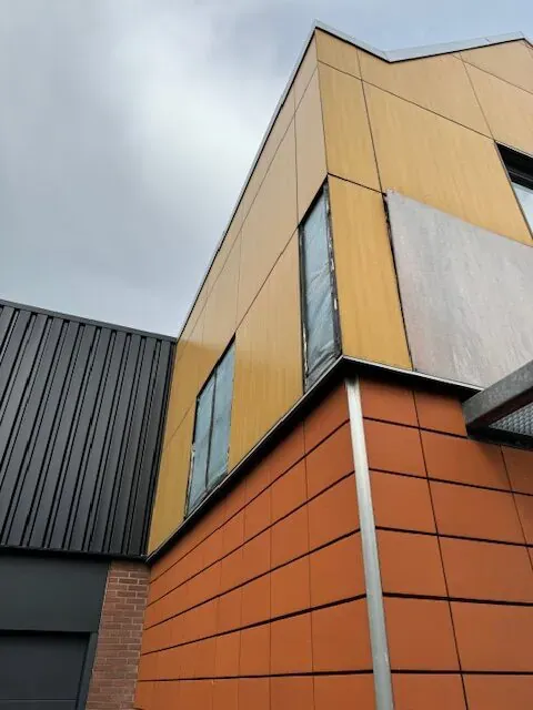 Fase 8 van de renovatie van bedrijfspand van der Linde Interieur in Bleiswijk
