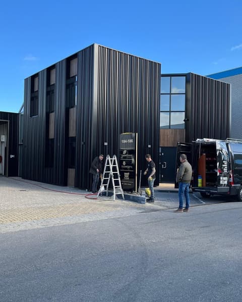 Fase 3 van de renovatie van bedrijfspand Lightshine in Monster