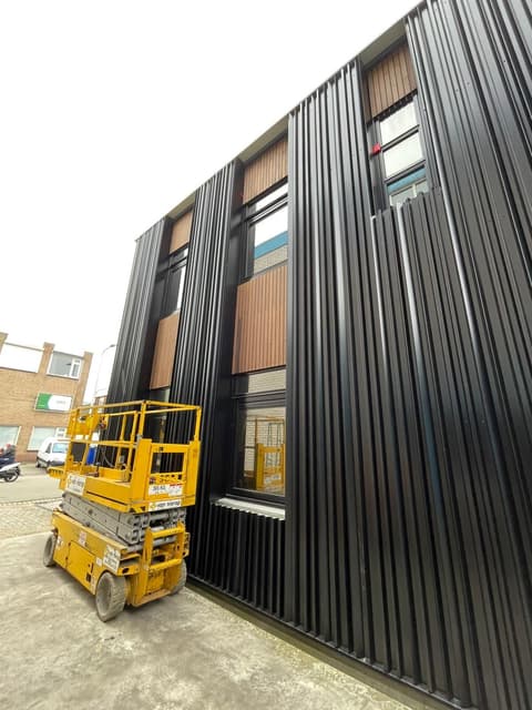 Fase 12 van de renovatie van bedrijfspand Lightshine in Monster