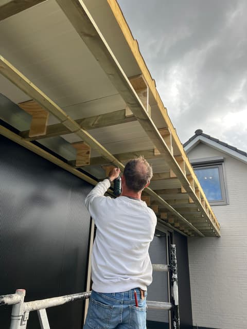 Fase 5 van de nieuwbouw van de schuur in 's-Gravenzande