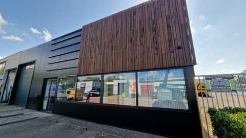 Fase 13 van de renovatie van bedrijfspand FZN-Parts in Berkel en Rodenrijs