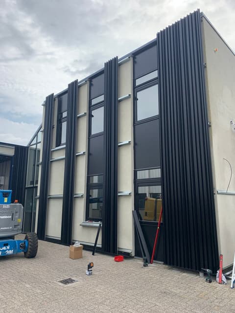 Fase 2 van de renovatie van bedrijfspand Lightshine in Monster