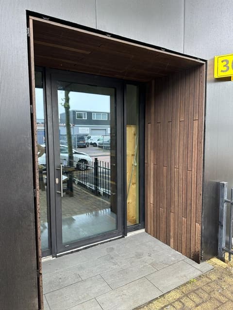Fase 17 van de renovatie van bedrijfspand AJ Tec in Berkel en Rodenrijs