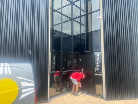 Fase 21 van de renovatie van bedrijfspand Lightshine in Monster