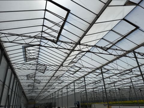 Fase 1 van de renovatie van kas EveryD Flowers in De Lier