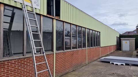 Voor de renovatie: bedrijfspand VannoVa in Kwintsheul