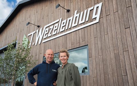 Bamboe gevelbekleding op een bedrijfspand, foto 10 van 10