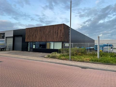 Fase 19 van de renovatie van bedrijfspand FZN-Parts in Berkel en Rodenrijs