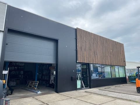 Fase 15 van de renovatie van bedrijfspand FZN-Parts in Berkel en Rodenrijs