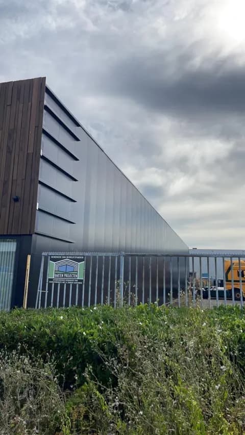 Fase 10 van de renovatie van bedrijfspand FZN-Parts in Berkel en Rodenrijs