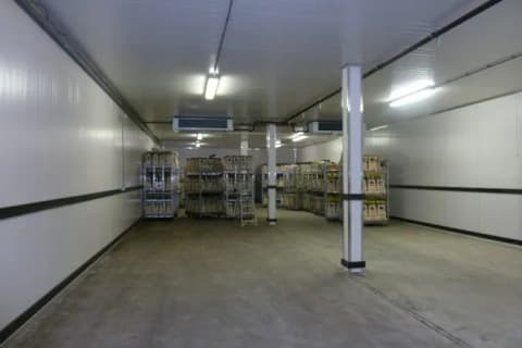 Voor de renovatie: de koelcel in De Lier