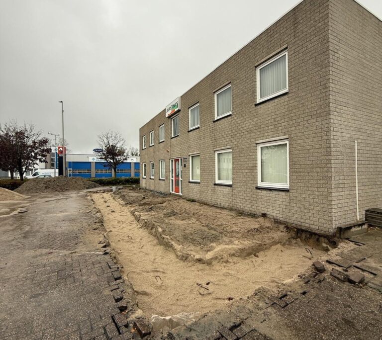 Grondwerk en fundering voor aanbouw bedrijfspand Maasdijk